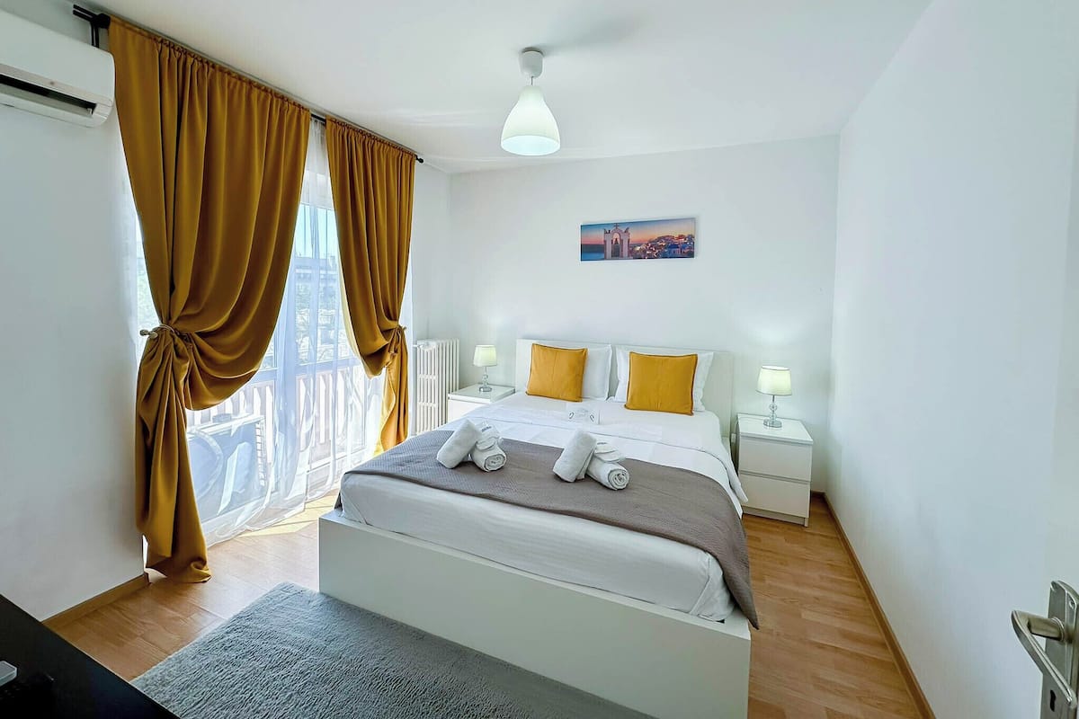 City Apartment, Balcony, City View | Egyptian cotton sheets, premium bedding, laptop workspace