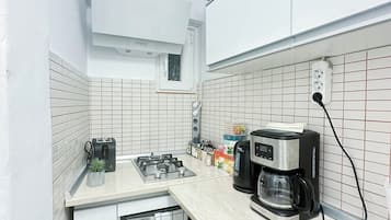 Superior Studio, Balcony, Courtyard View | Private kitchen | Full-size fridge, coffee/tea maker, electric kettle, toaster