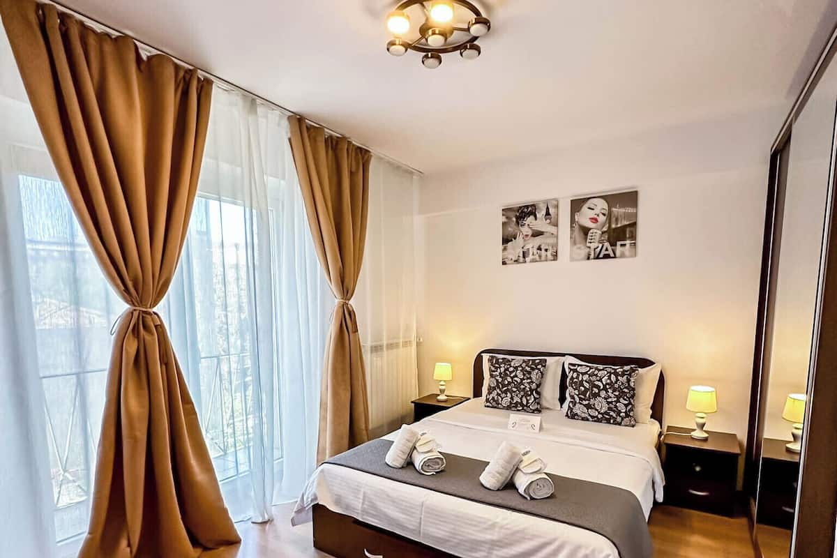 Family Apartment, Balcony, City View | Egyptian cotton sheets, premium bedding, laptop workspace