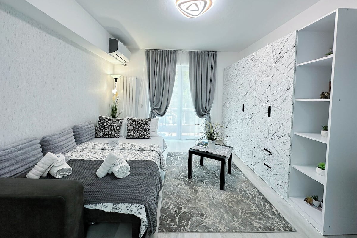 Egyptian cotton sheets, premium bedding, laptop workspace