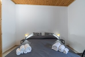 1 bedroom, bed sheets