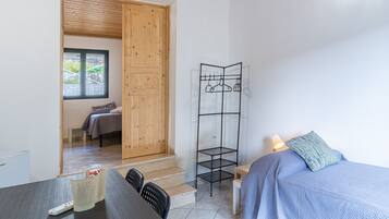 1 bedroom, bed sheets