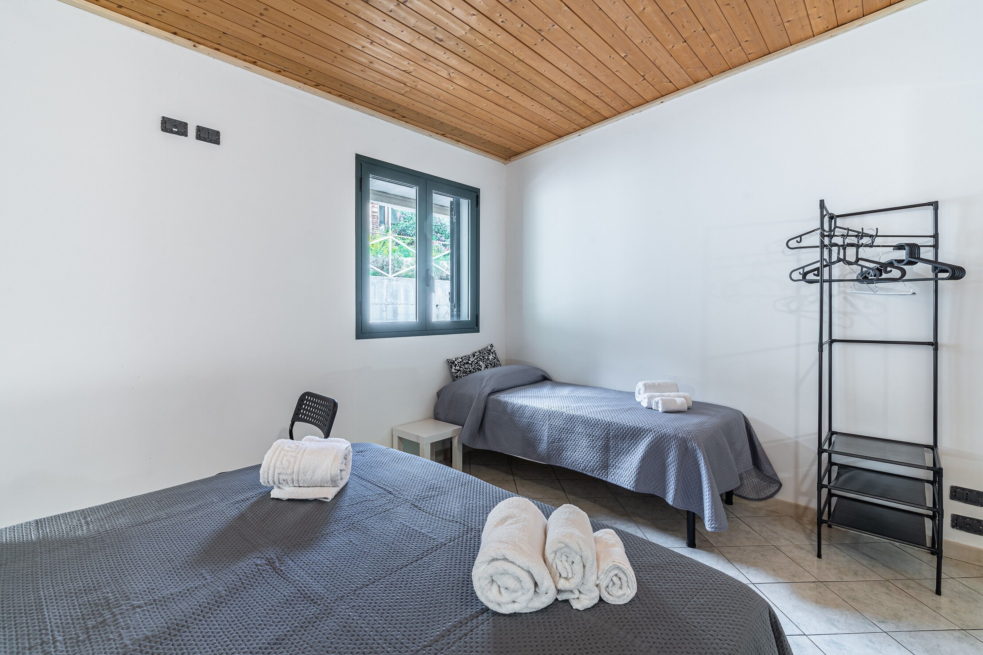 1 bedroom, bed sheets