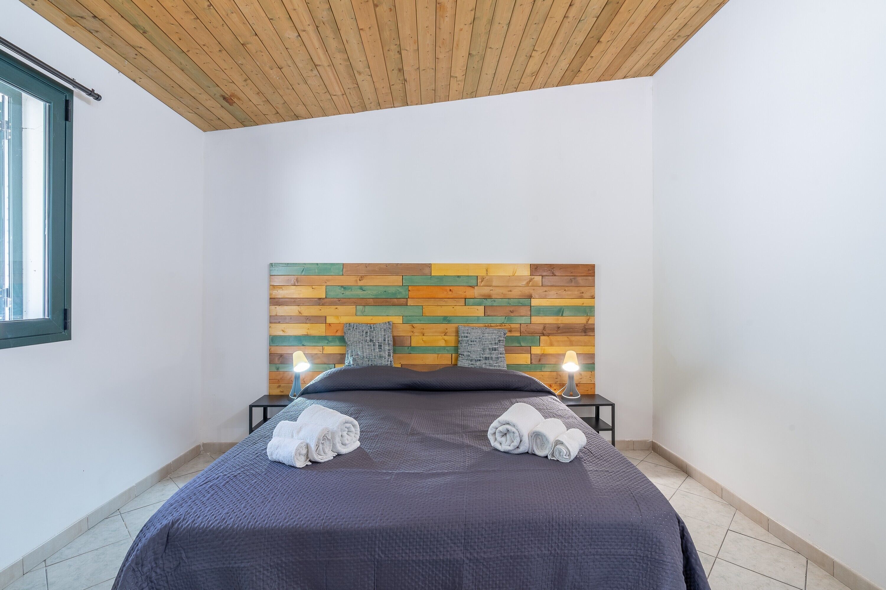 1 多间卧室、床单