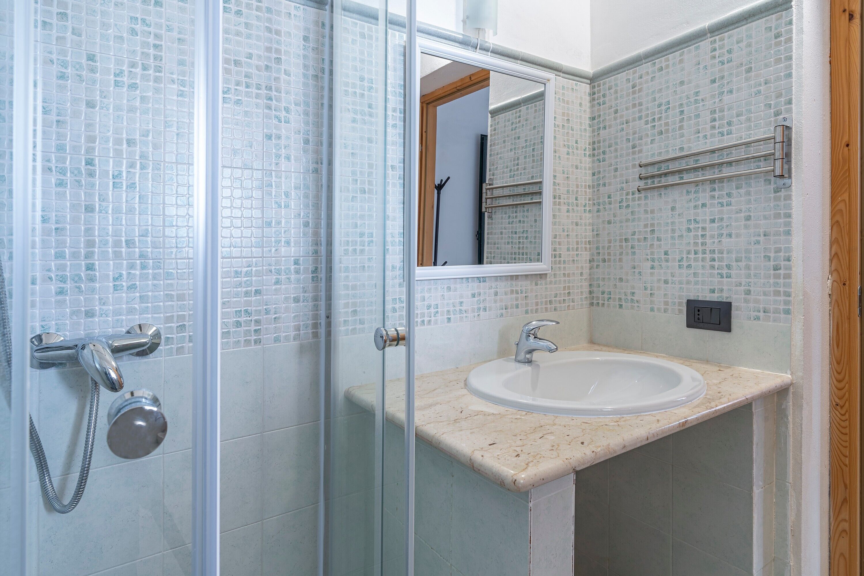 Dusche, Haartrockner, Handtücher