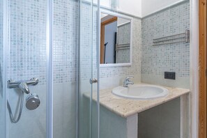 Doccia, asciugacapelli, asciugamani