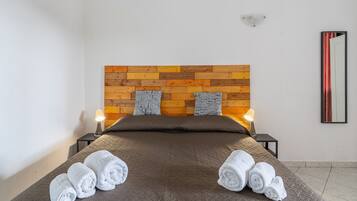 1 bedroom, bed sheets