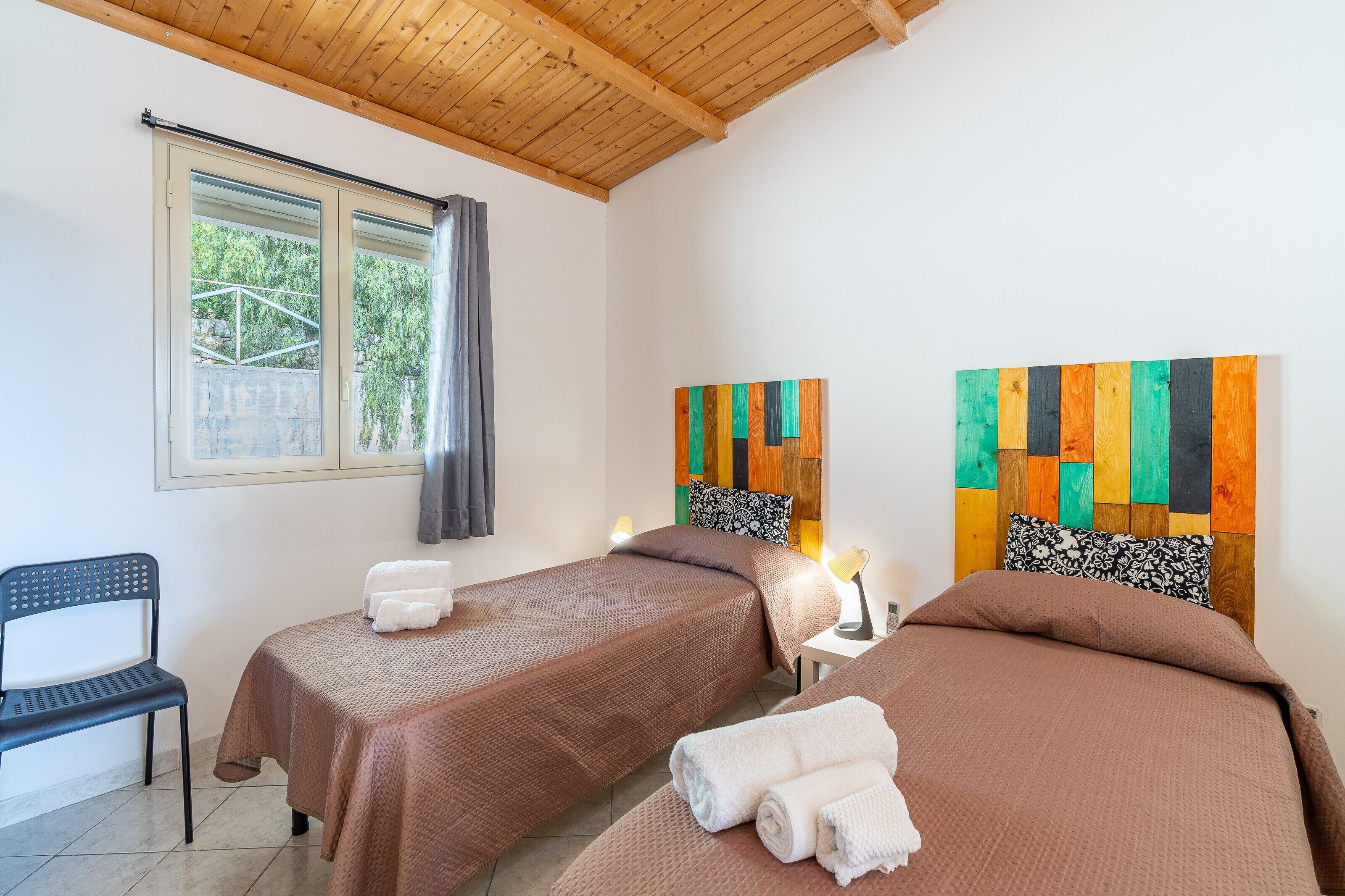 1 bedroom, bed sheets