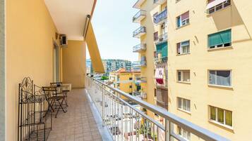 Apartment (2 Bedrooms) | Balkon