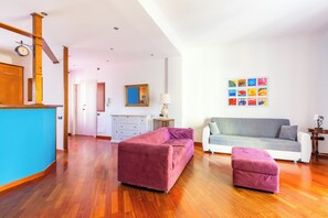 Apartemen (2 Bedrooms) | Area keluarga | Smart TV 32-inci dengan saluran TV kabel