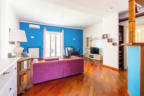 Apartment (2 Bedrooms) | Wohnbereich