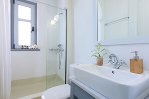 Villa, 1 Schlafzimmer, eigener Pool | Badezimmer | Dusche, Regendusche, kostenlose Toilettenartikel
