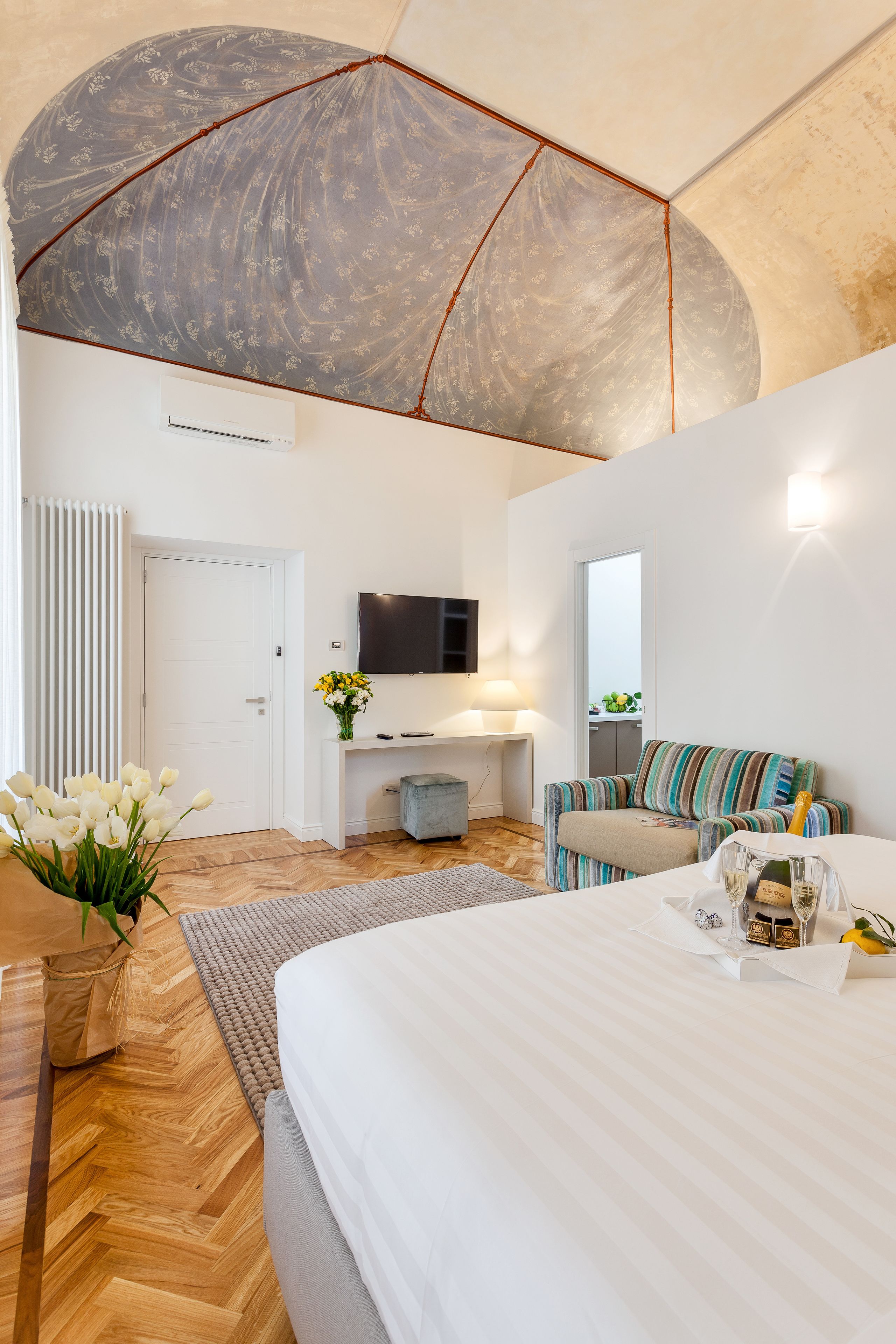 Photo - 504 Corso Suites