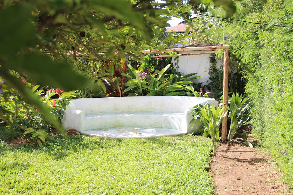 Hiliki House by null