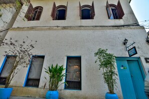 Pintu masuk properti