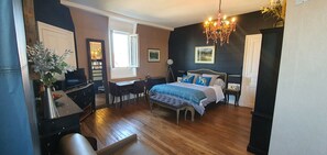 Chambre familiale | Literie de qualité, décor unique, ameublement unique, literie fournie