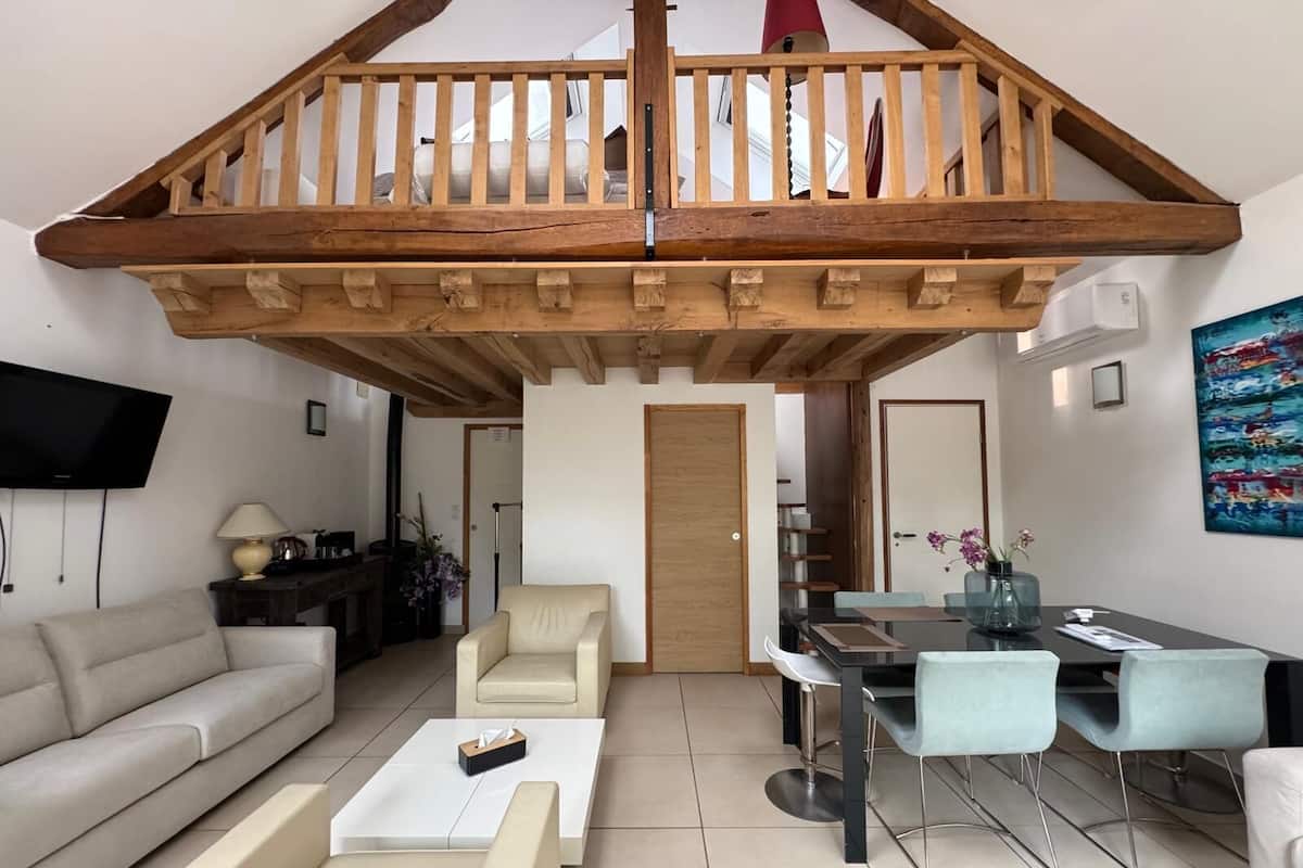 Deluxe loft, 1 slaapkamer | Luxe beddengoed, individueel gedecoreerd, individueel gemeubileerd