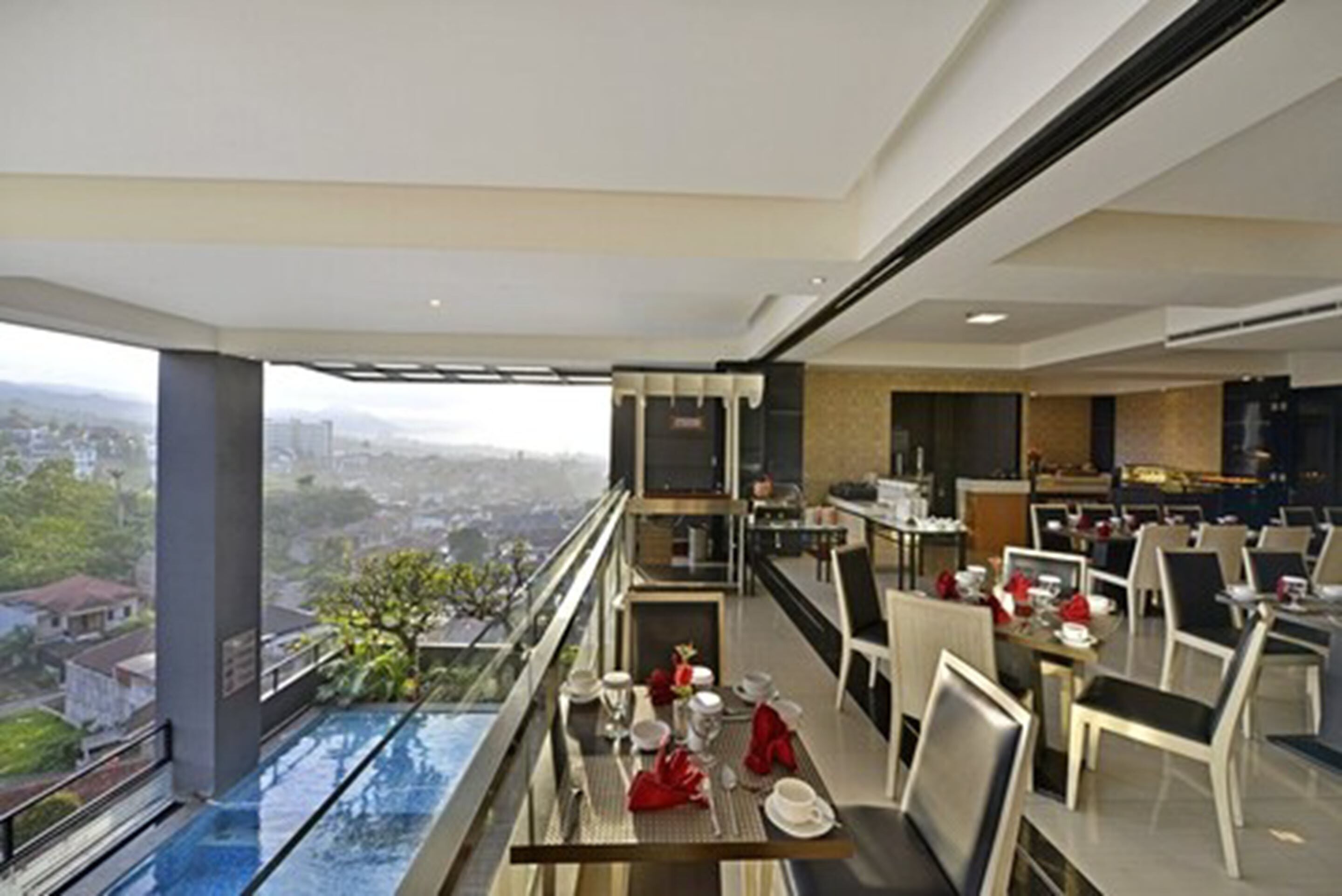 Breakfast, lunch, dinner served; international cuisine 