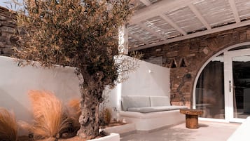 Honeymoon Suite with Outdoor Hot Tub | 1 bedroom, premium bedding, in-room safe, soundproofing