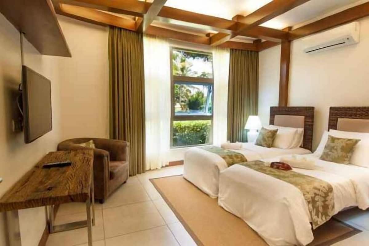 3 bedrooms, premium bedding, minibar, in-room safe