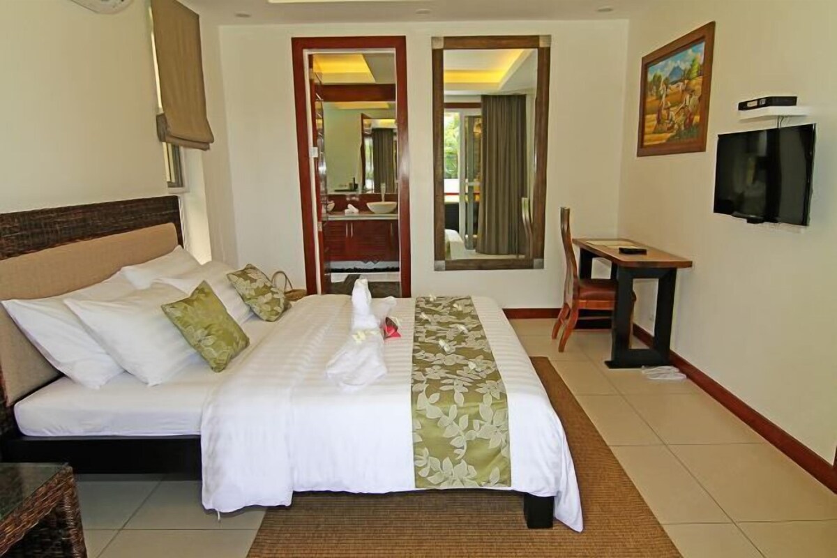 Ropa de cama de alta calidad y minibar 