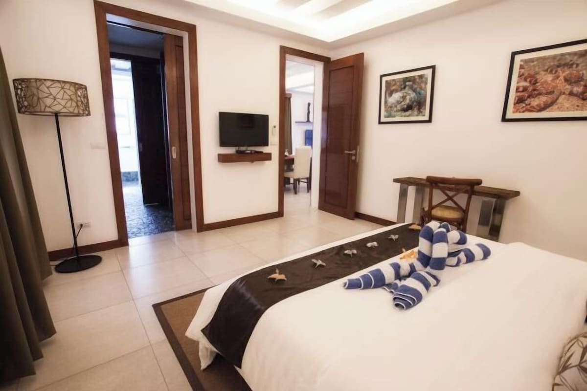 Ropa de cama de alta calidad y minibar 