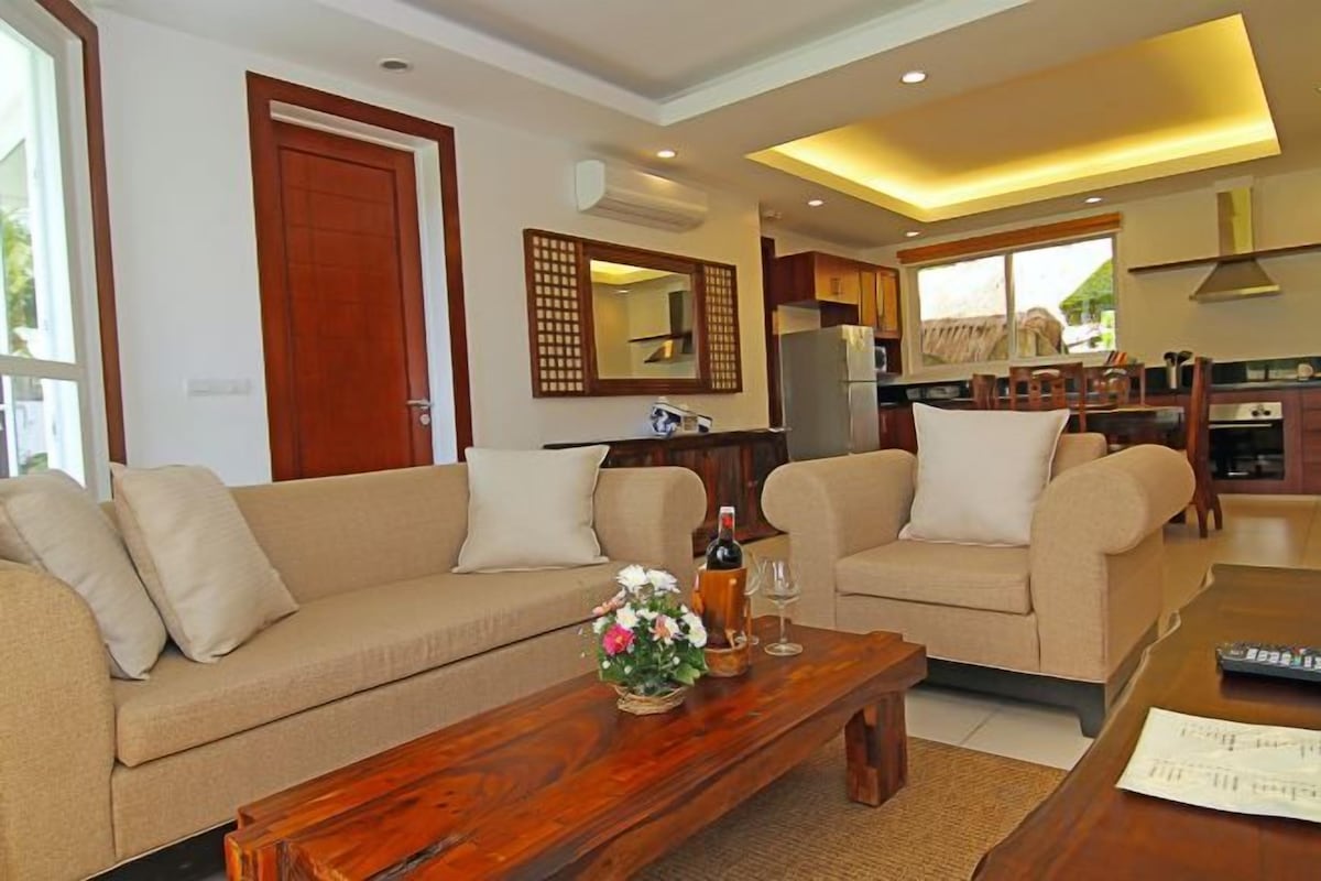Living area | Flat-screen TV