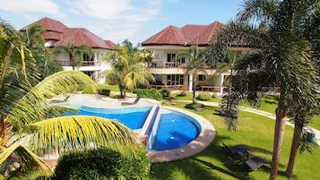 Premium-Villa, 3 Schlafzimmer, Poolblick | 3 Schlafzimmer, hochwertige Bettwaren, Minibar, Zimmersafe