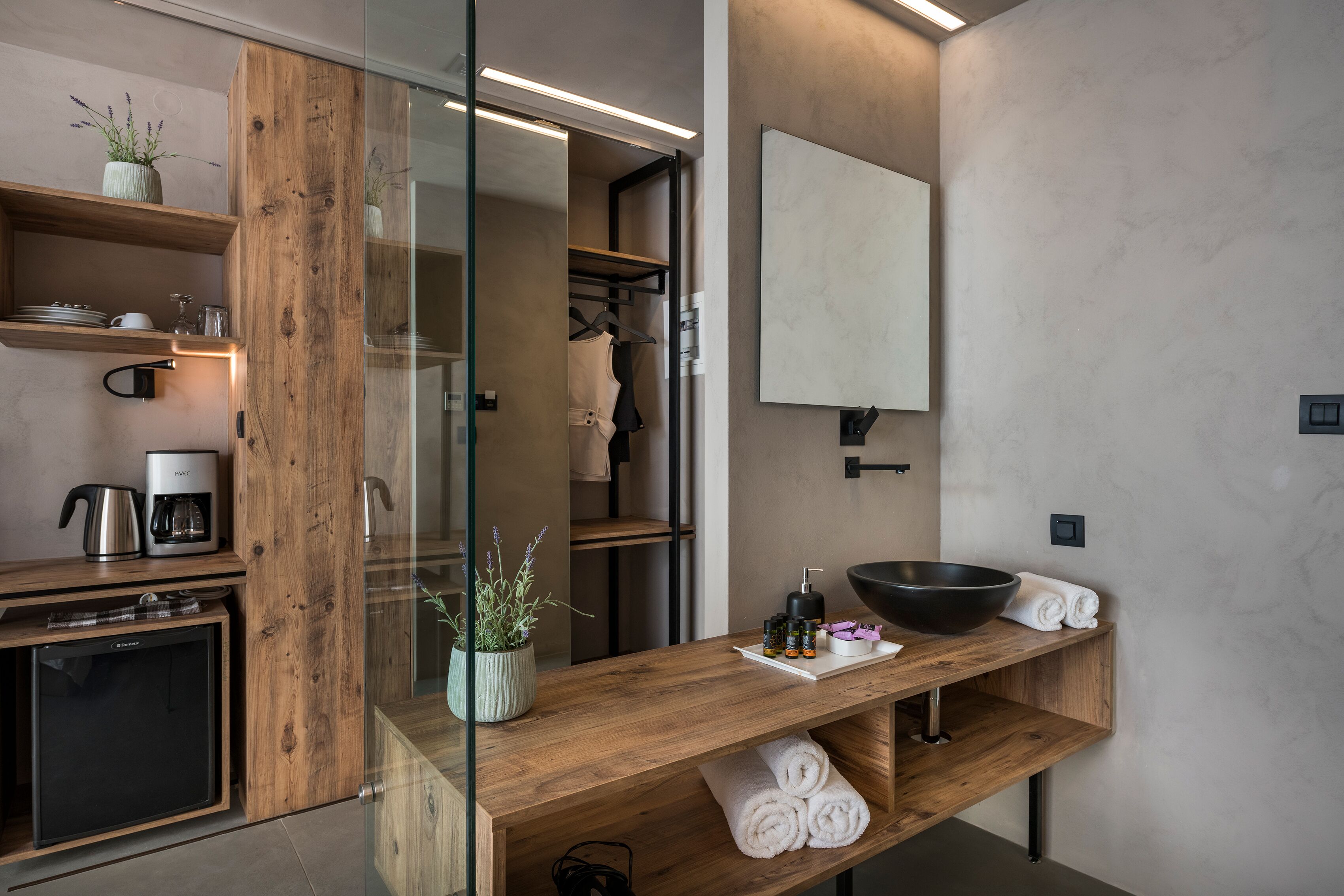 Double Room | In-room safe, desk, soundproofing, free WiFi