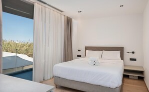 Caja de seguridad en la habitación y escritorio 