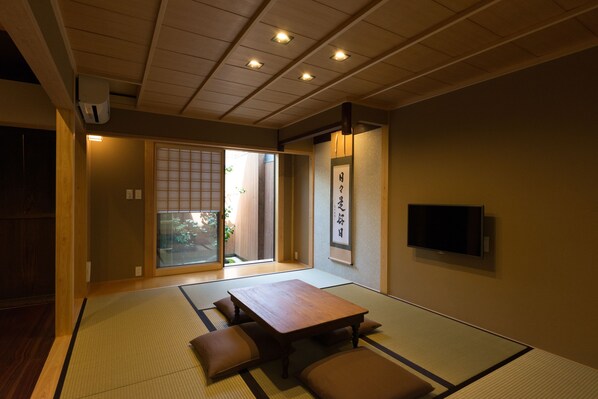 Traditional House, 2 Bedrooms, Kitchen, Garden View | Living room | Flat-screen TV - Rikyu-an Machiya Holiday House (Kyoto)