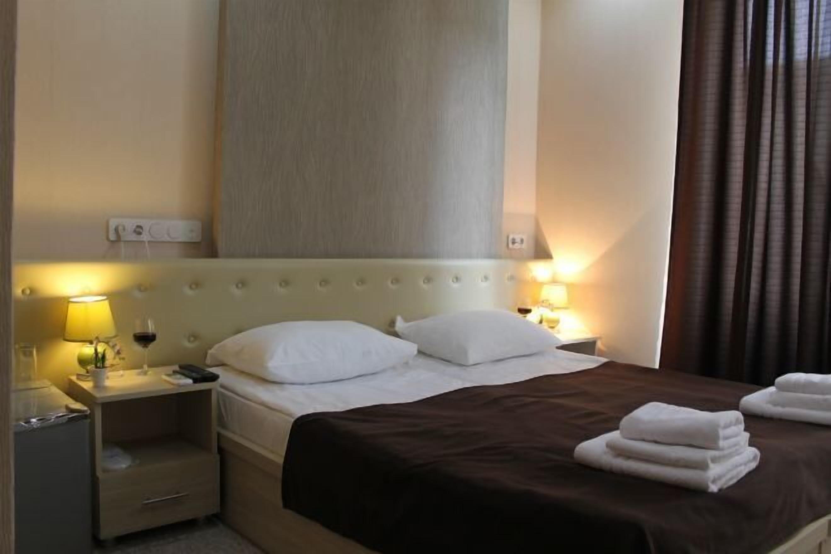 Premium bedding, down duvets, minibar, individually decorated