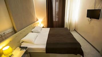 Habitación individual estándar | Ropa de cama de alta calidad, edredón y minibar