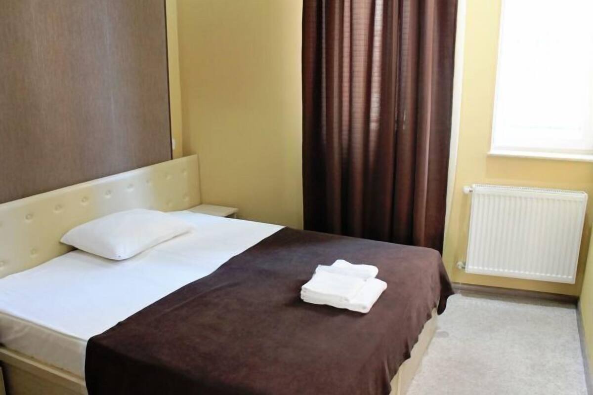 Premium bedding, down comforters, minibar, individually decorated