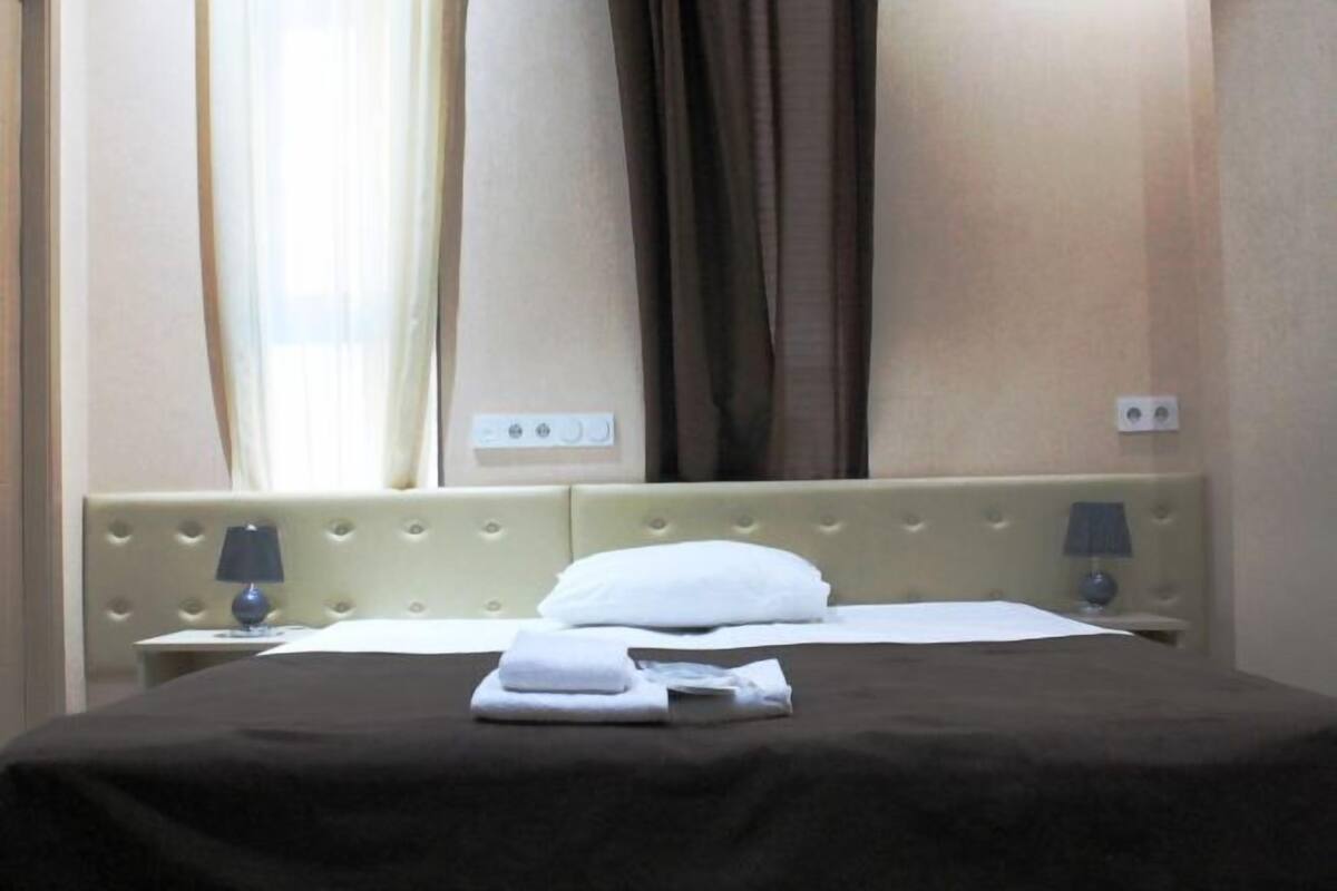 Premium bedding, down duvets, minibar, individually decorated