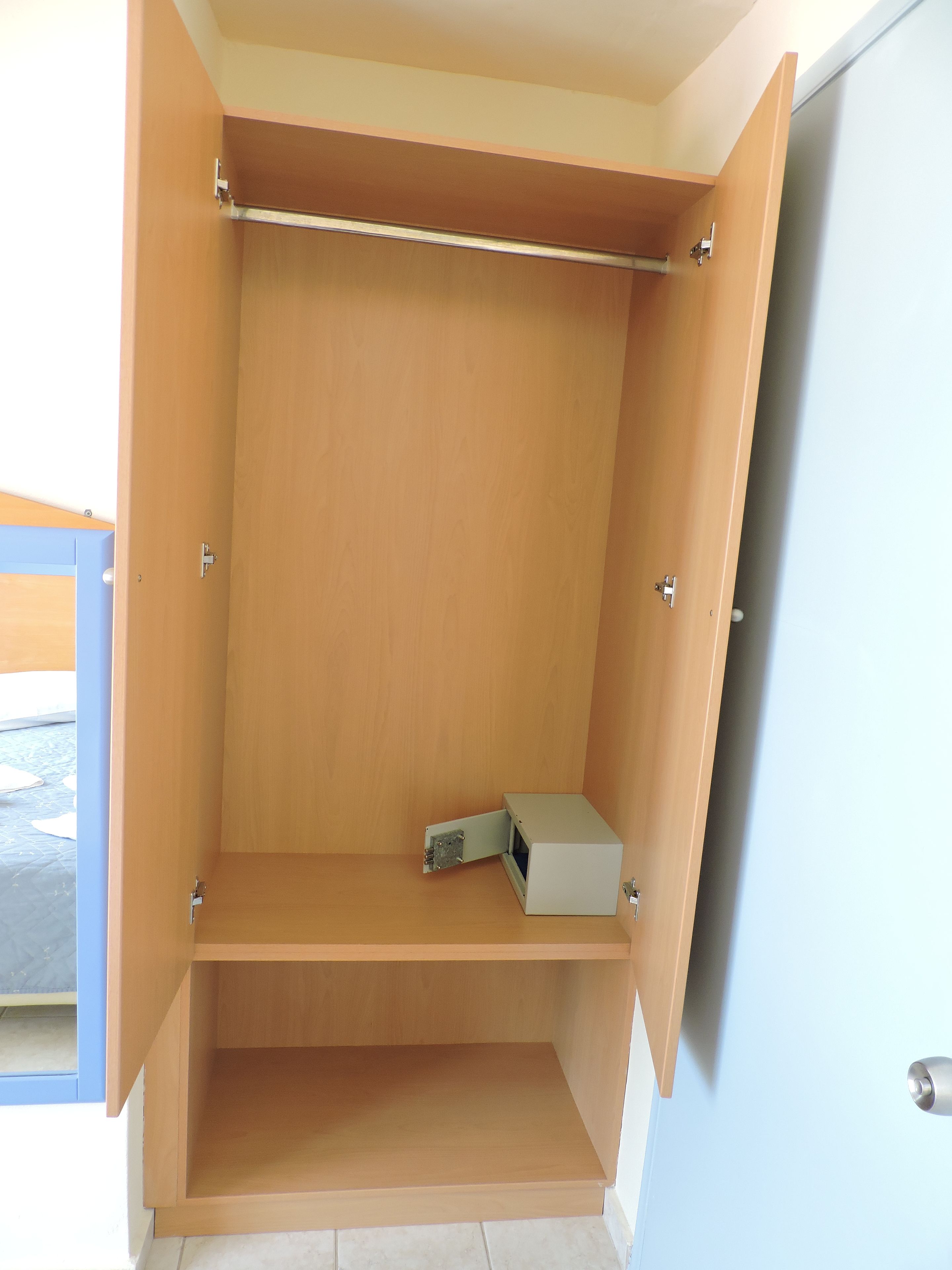 family apartment, 1 bedroom, sea view | safe