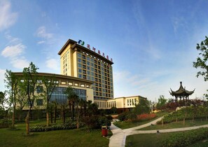 Exterior - Canal Spring Hotel (Yangzhou)