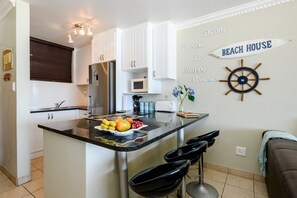 Full-sized fridge, microwave, oven, stovetop - BALLITO AFFORDABLE LUXURY BEACH FRONT (eMdloti)