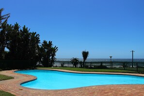 Outdoor pool - BALLITO AFFORDABLE LUXURY BEACH FRONT (eMdloti)