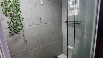 Regadera, regadera tipo lluvia, secadora de cabello
