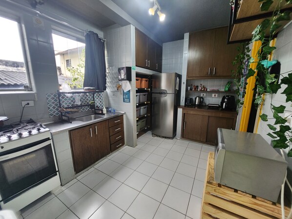 Fridge, microwave