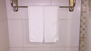 Bathroom - Homeinn Hotel (Beijing Dinghui Bridge Wuluju Subway Station) (Beijing)