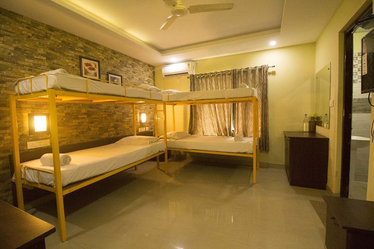 Deluxe Shared Dormitory | Desk, soundproofing, iron/ironing board, free WiFi