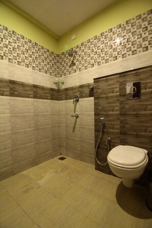 Deluxe Non A/c (Double)  | Bathroom | Shower, free toiletries, towels - North Centre (Kanayannur)