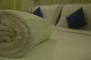 Desk, soundproofing, iron/ironing board, free WiFi - North Centre (Kanayannur)