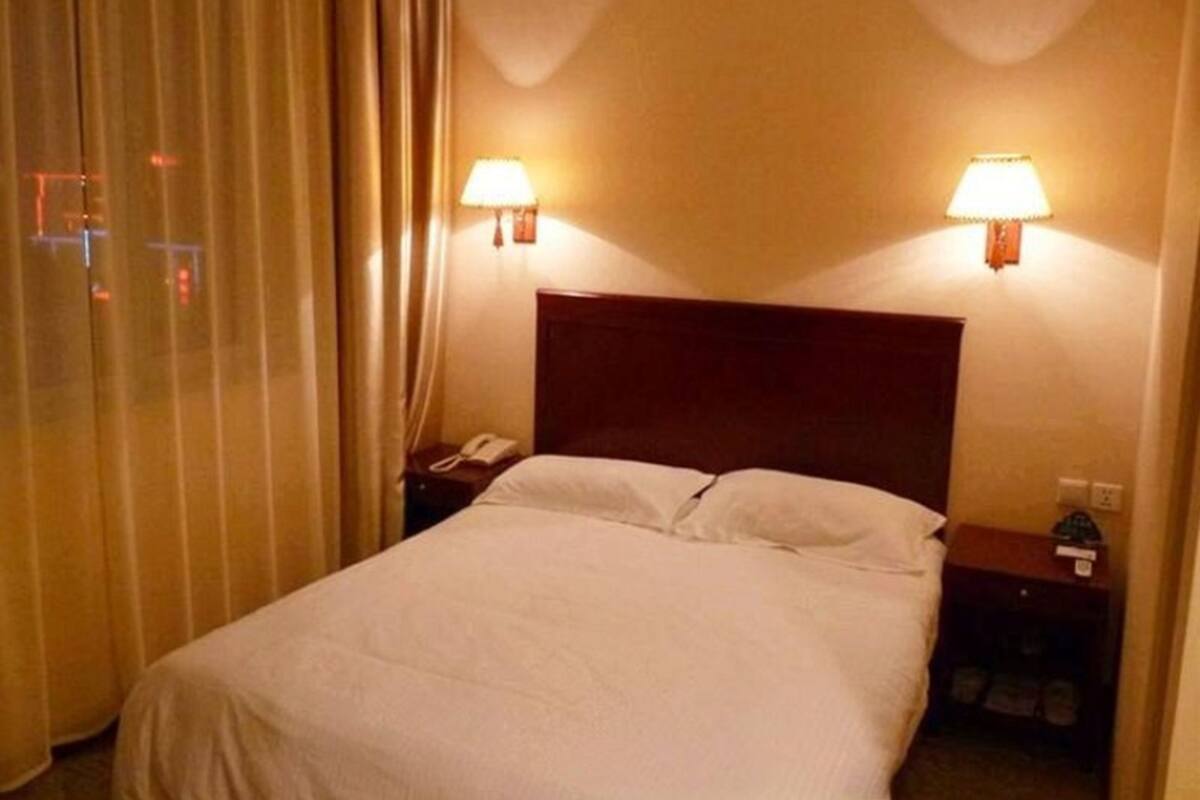 Standard Double Room | Blackout drapes, iron/ironing board, free WiFi
