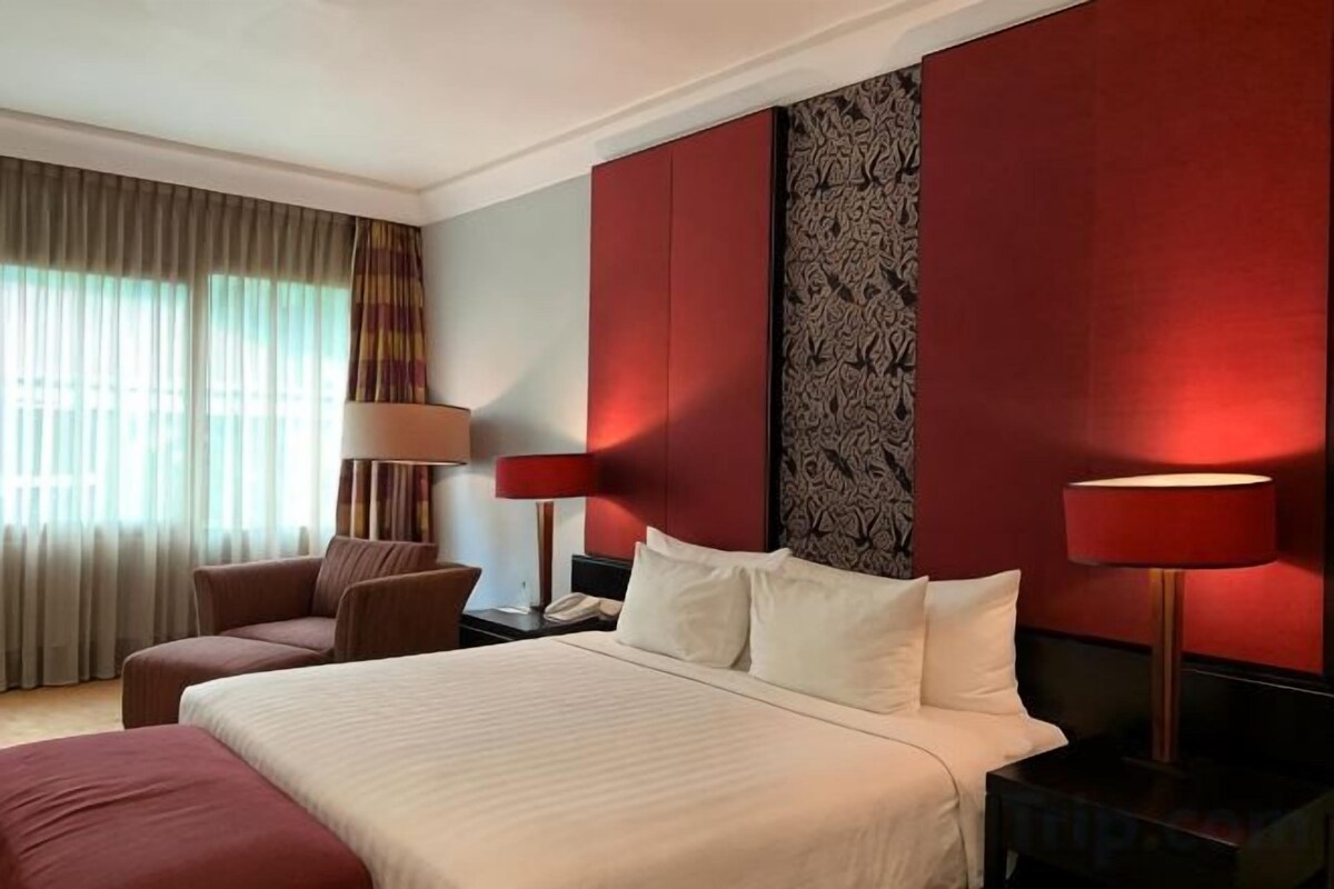 Desk, rollaway beds (surcharge), WiFi (surcharge)