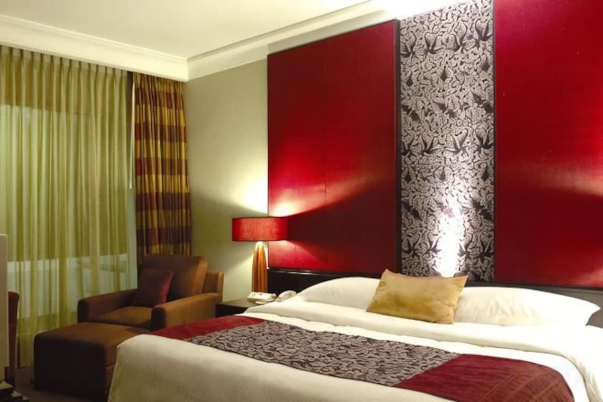 Desk, rollaway beds (surcharge), WiFi (surcharge)