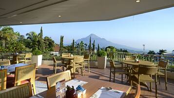 2 ู
ู ุงูู
ุทุงุนู
ุ ุญูุซ ุชููุฏู
 ูุฌุจุงุช ุงูุฅูุทุงุฑุ ุงูุบุฏุงุกุ ุงูุฃุทุจุงู  ุงูุฃูุฏูููุณูุฉ