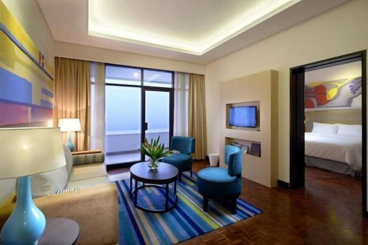 1 bedroom, desk, rollaway beds, WiFi
